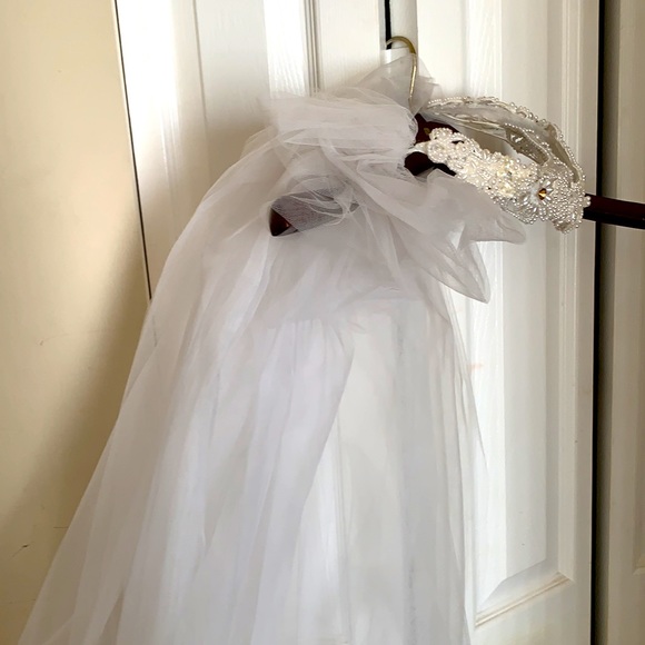 PRICE DROP!❤️Wedding dress + veil! exquisite detail to design your own gown!!! - Picture 12 of 12